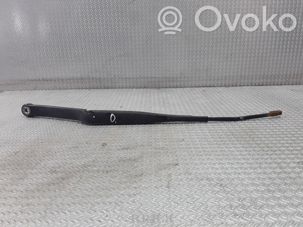 Front wiper blade arm