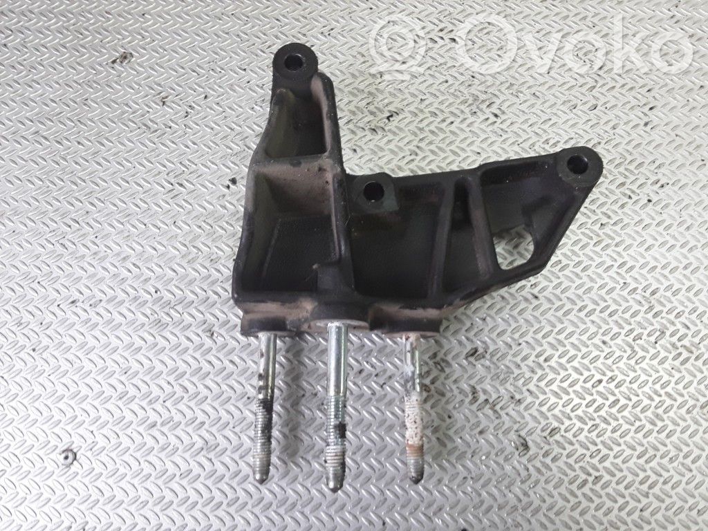 Opel Vectra B Engine mounting bracket 