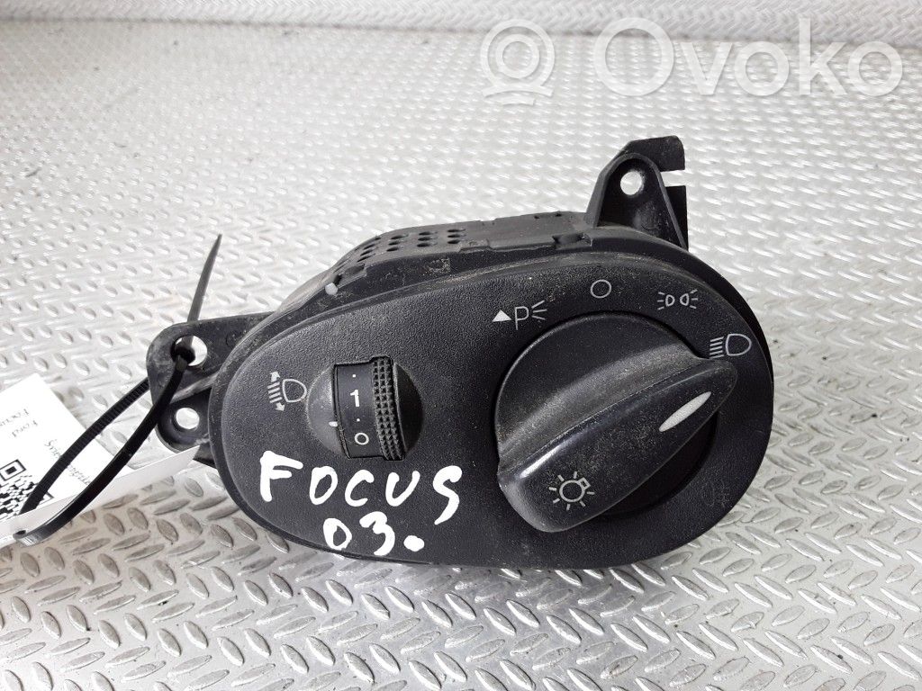 Ford Focus Light switch 