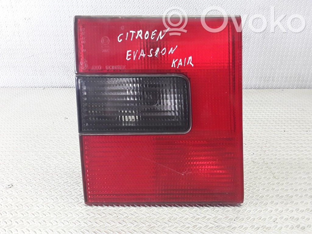 Tailgate rear/tail lights