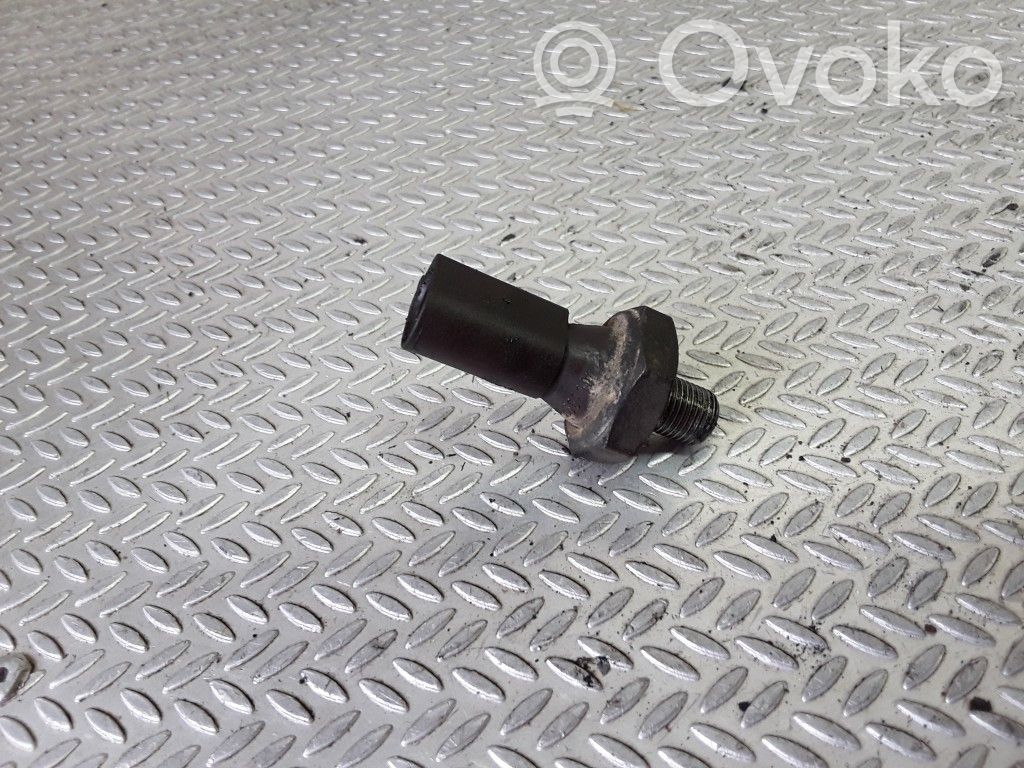 Volkswagen Golf V Sensor de presión del aceite 