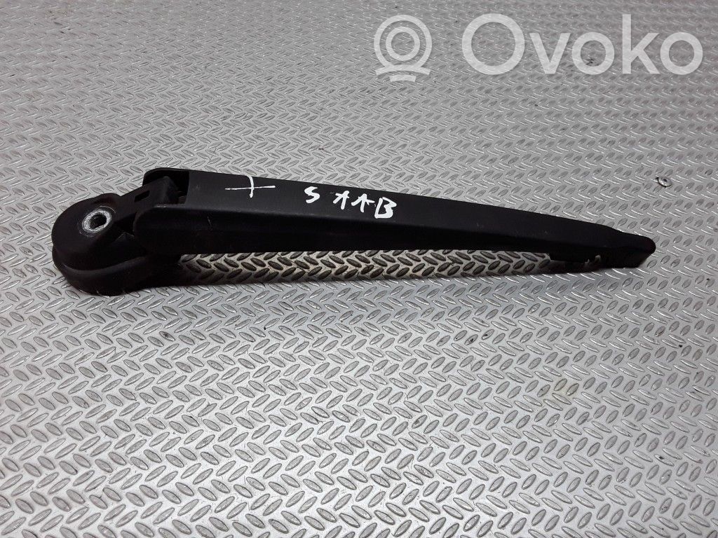 Rear wiper blade arm