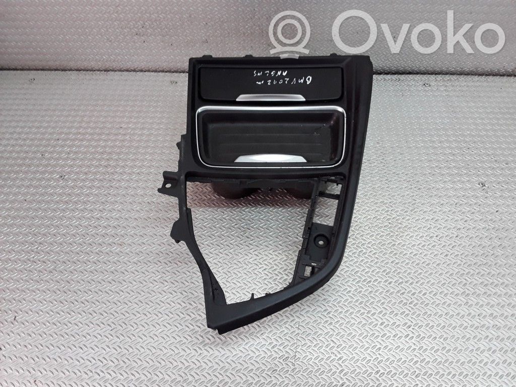 BMW 3 F30 F35 F31 Przedni uchwyt na kubek tunelu środkowego 