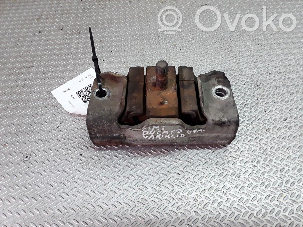 Engine mount bracket   1307907080