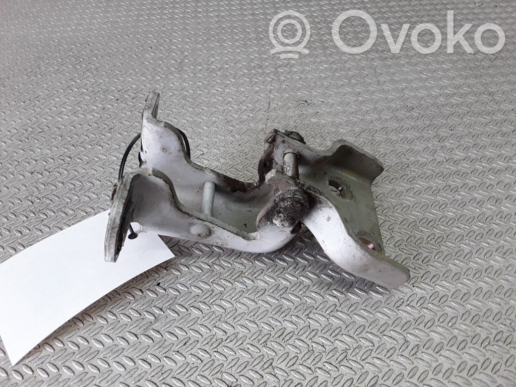 Front door lower hinge   311772H