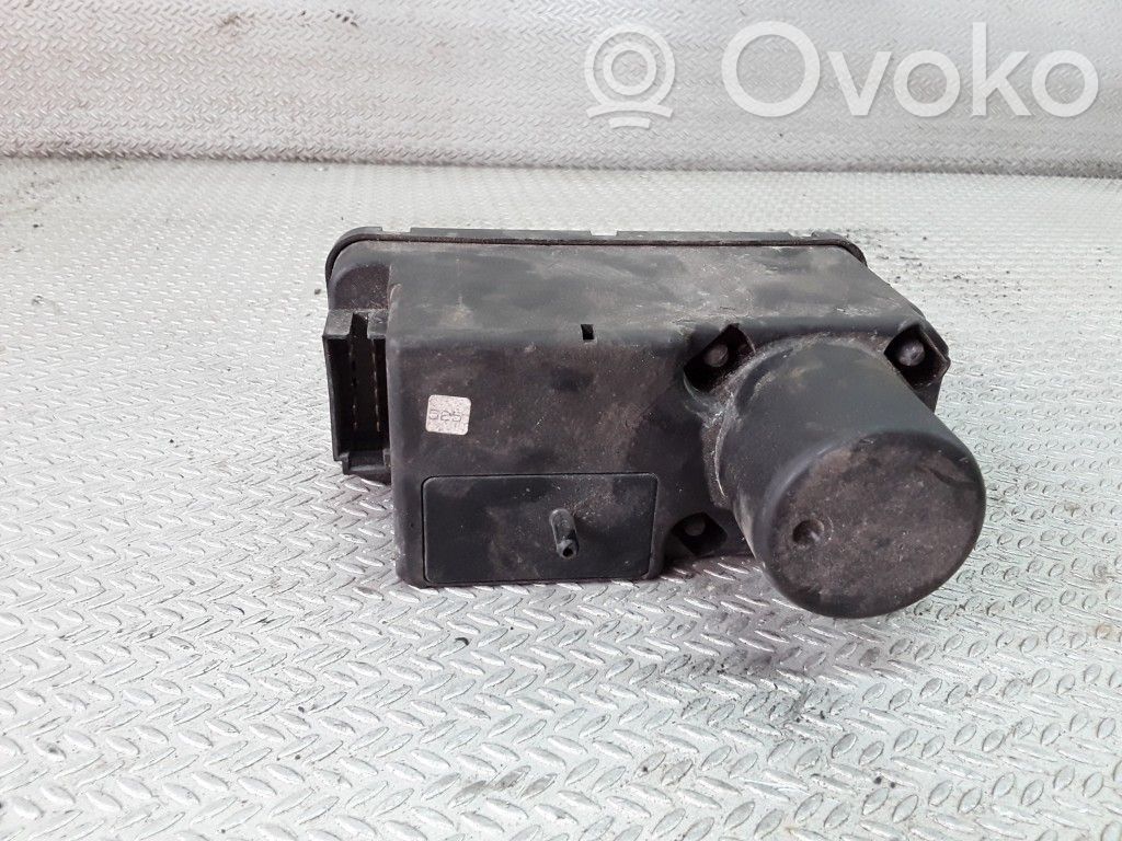Volkswagen PASSAT B3 Central locking vacuum pump 