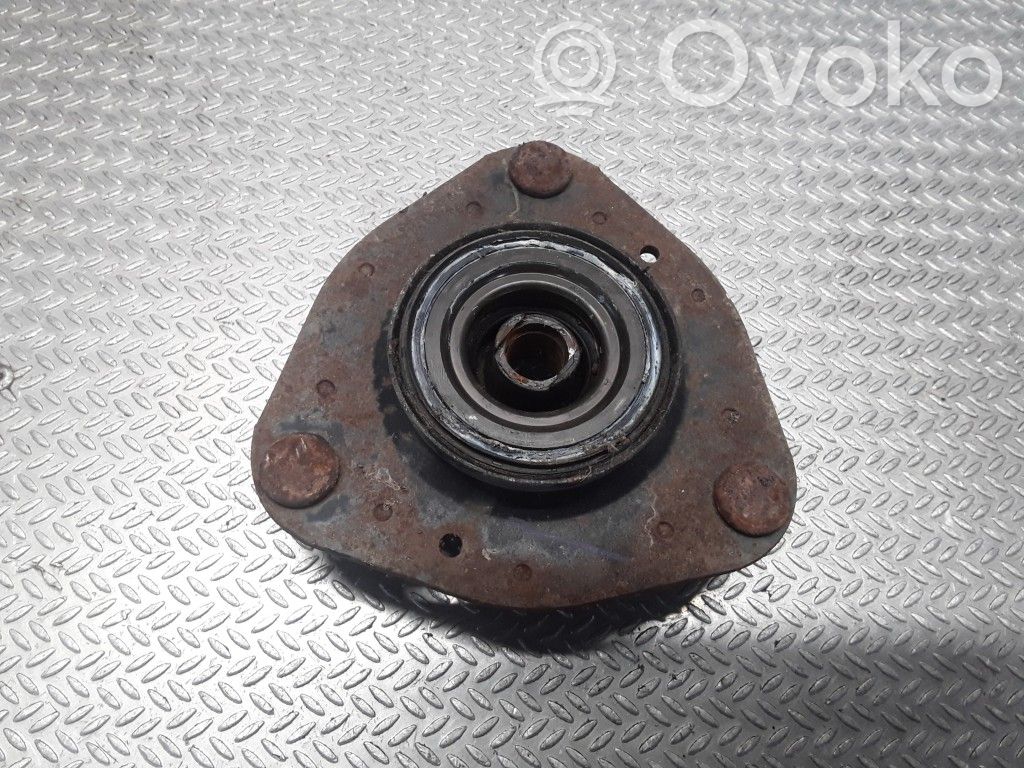 Front upper strut mount