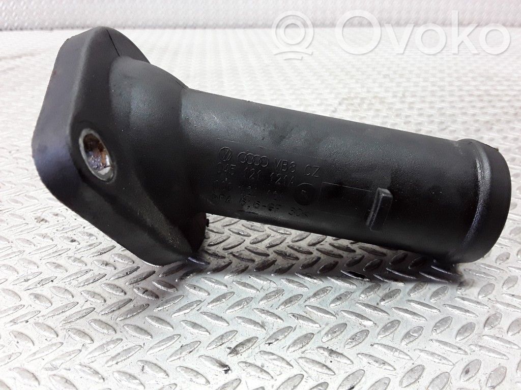 Volkswagen Polo IV 9N3 Termostats / termostata korpuss 