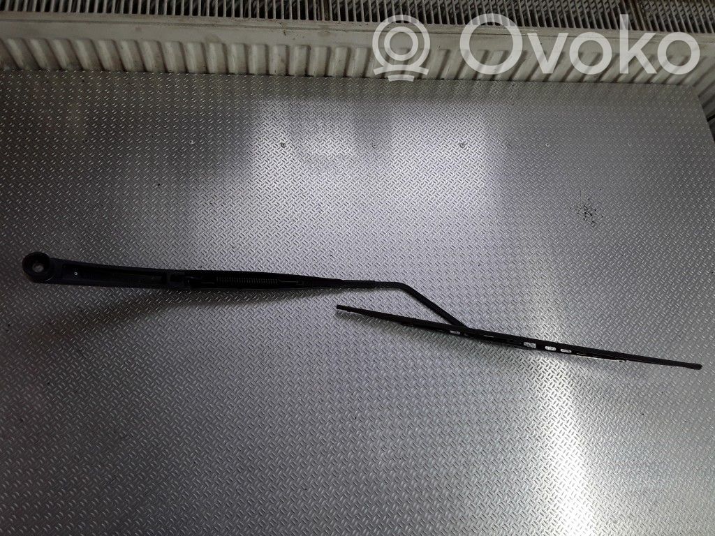 Front wiper blade arm