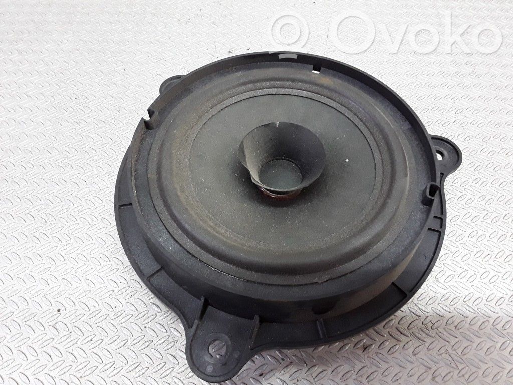 Altavoz de la puerta trasera   28156AV700