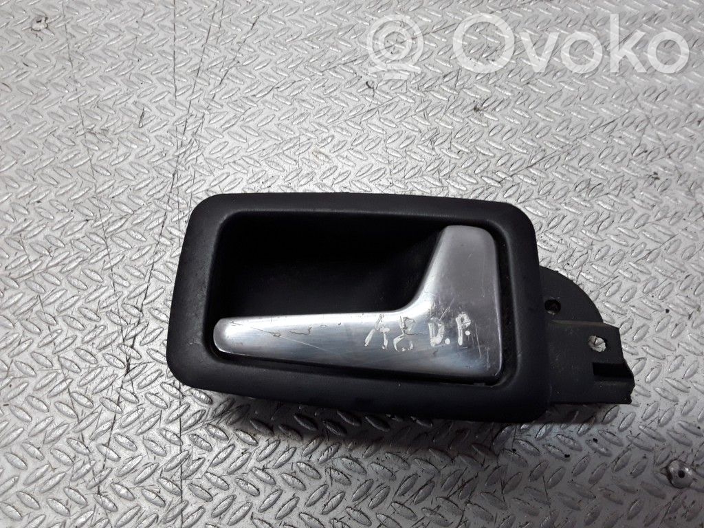 Manecilla interna puerta delantera   4D0837020