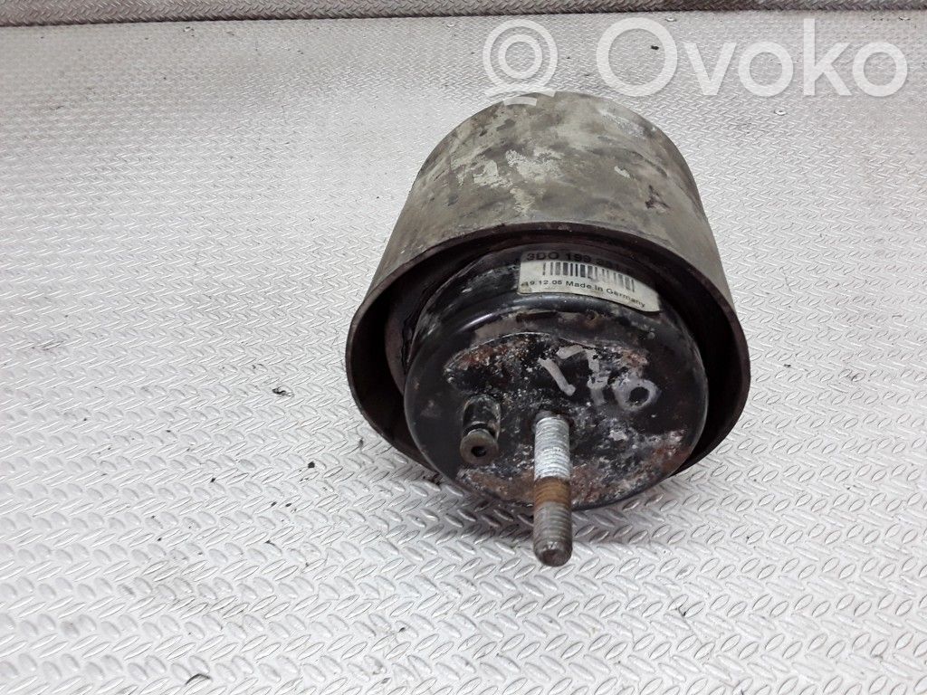 Engine mount bracket   3D0199381P