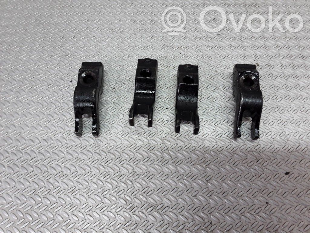 Abrazadera del inyector de combustible