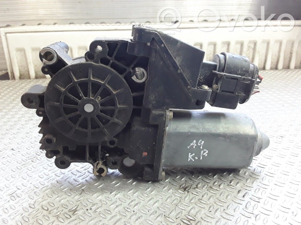 Motor del regulador de la ventanilla de la puerta delantera   8D0959801B