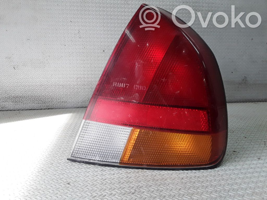 Mitsubishi Carisma Luz trasera/de freno 