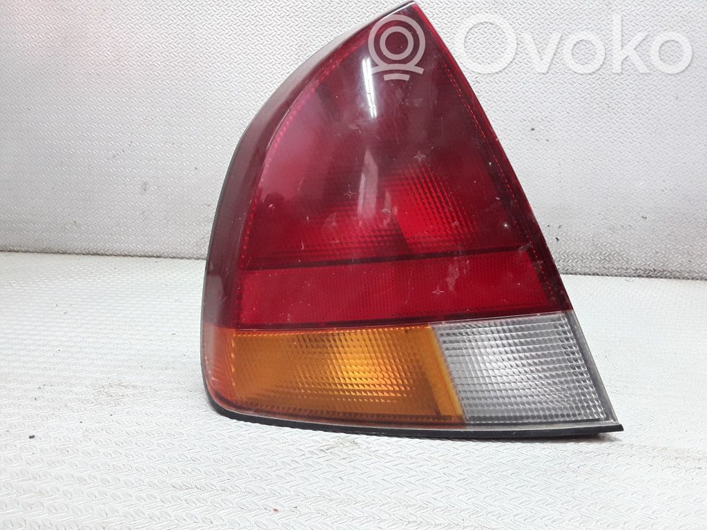Mitsubishi Carisma Feux arrière / postérieurs 