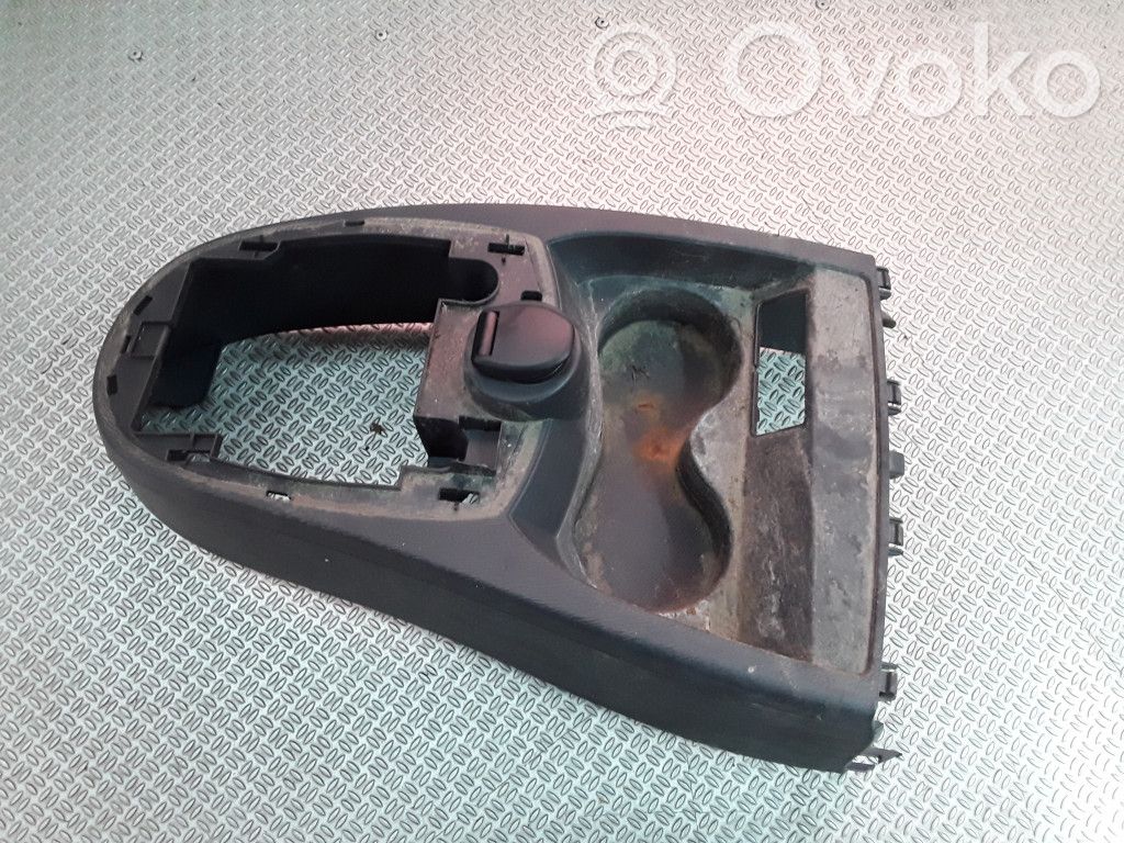 Renault Twingo II Contour de levier de vitesses 