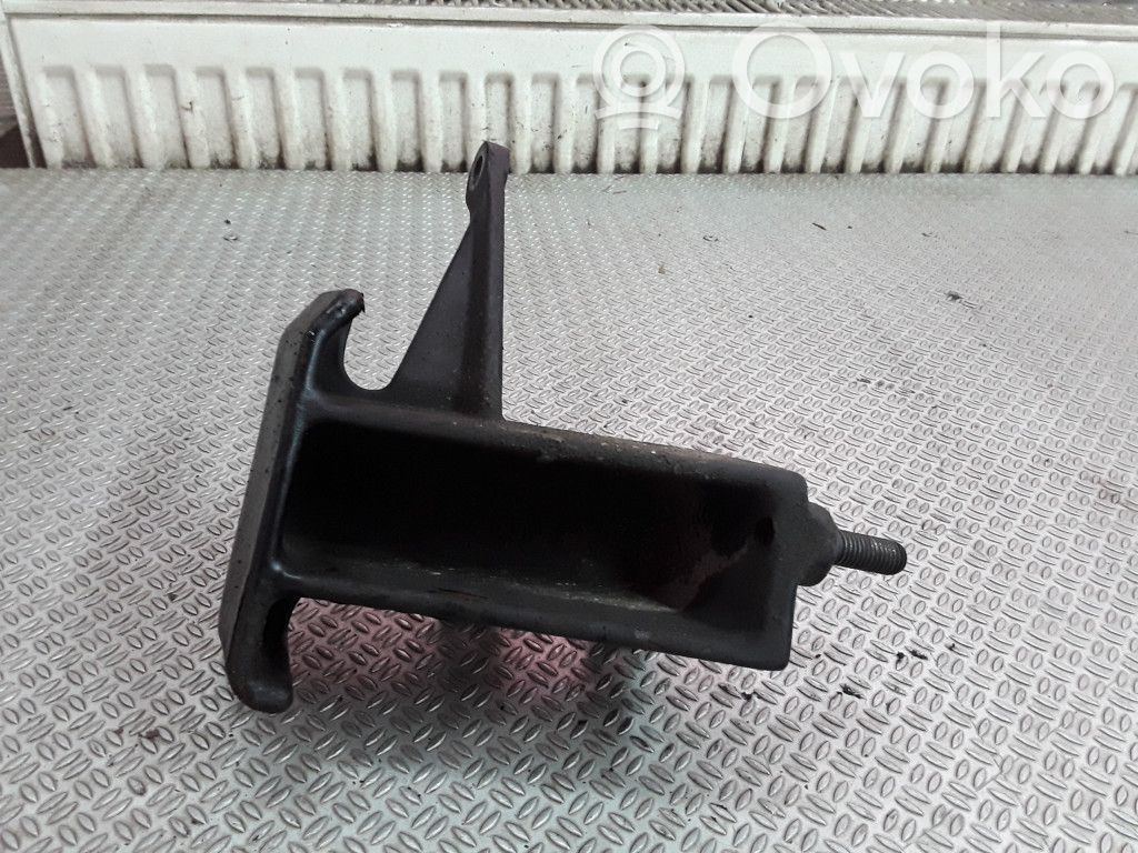 Volvo S70  V70  V70 XC Engine mounting bracket 