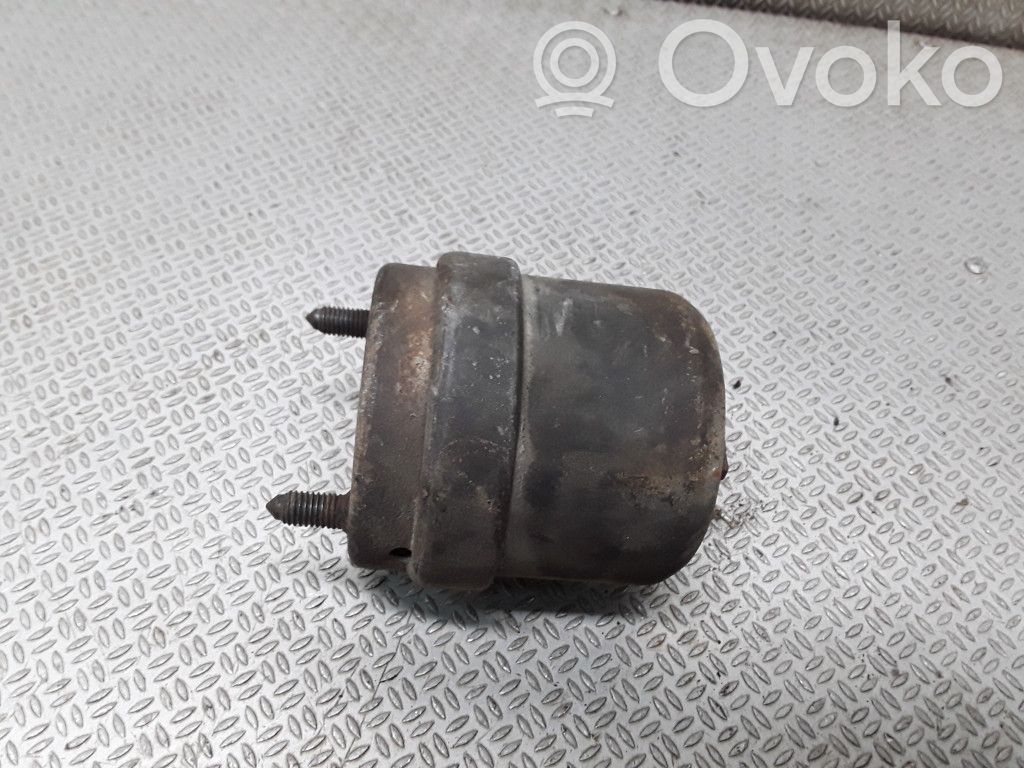 Volkswagen Transporter - Caravelle T4 Engine mount bracket 