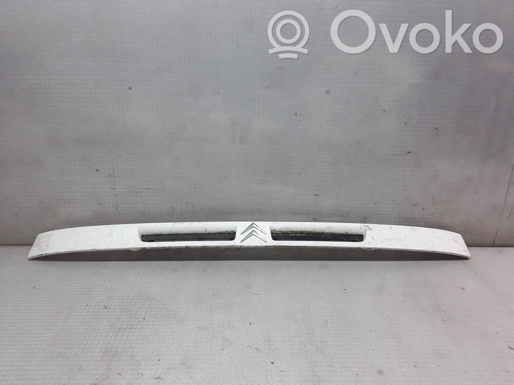 Front bumper upper radiator grill