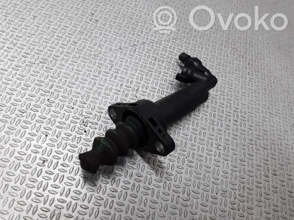 Volkswagen Golf IV Kytkimen apusylinteri 