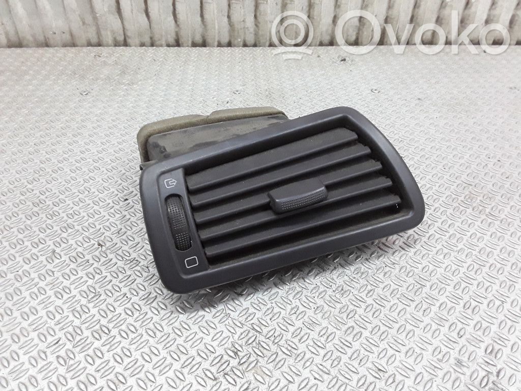 Peugeot 807 Moldura protectora de la rejilla de ventilación lateral del panel 