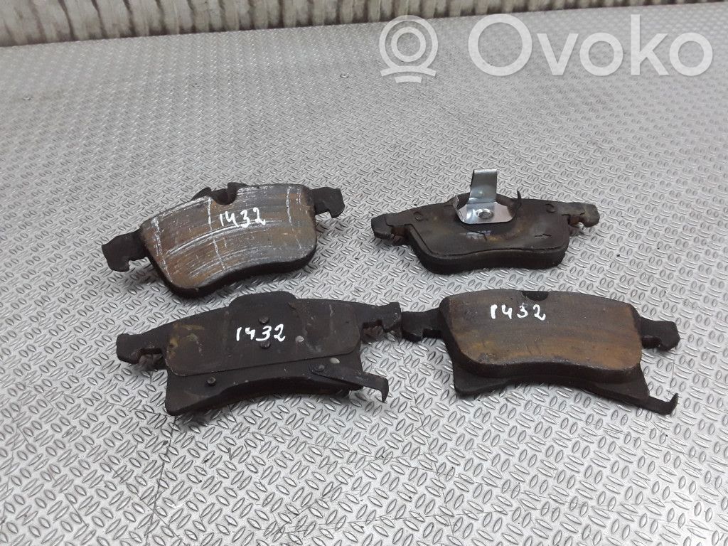 Brake pads (front)