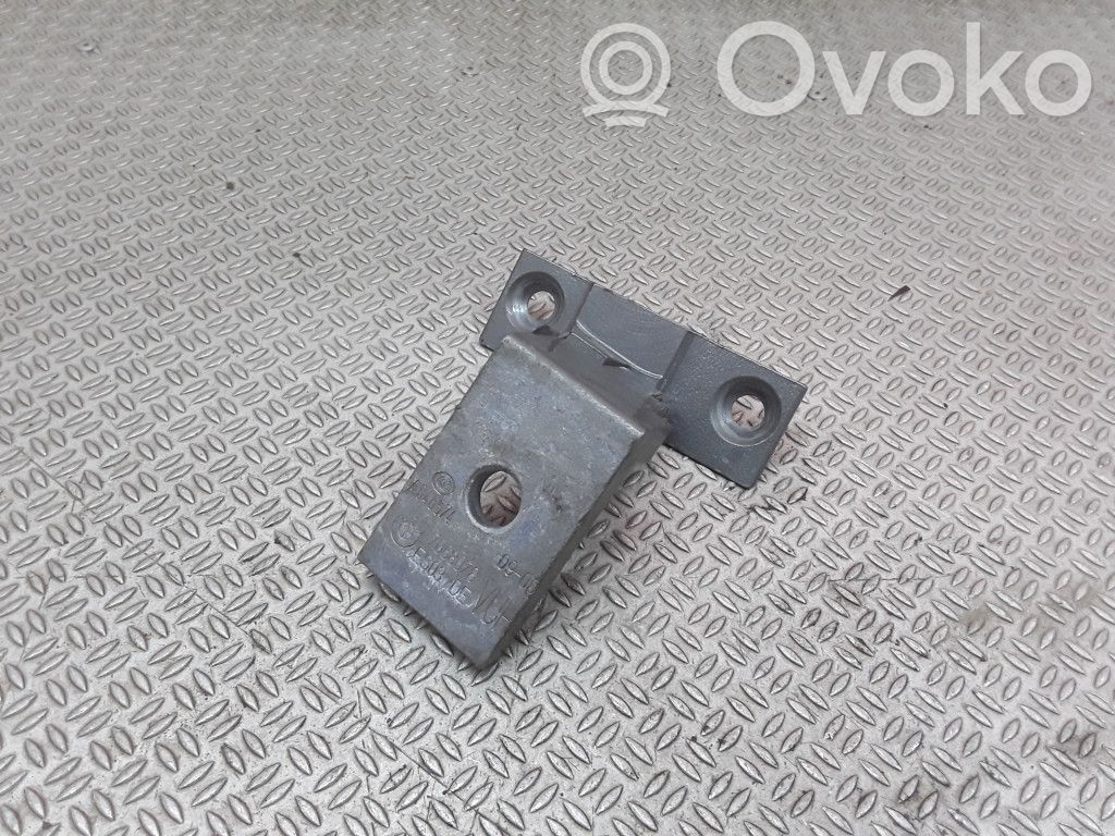 BMW 5 E60 E61 Front door lower hinge 