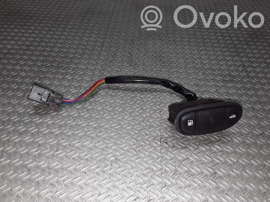 Jaguar S-Type Fuel tank opening switch 