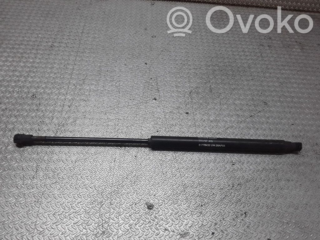 Fiat Punto (188) Amortiguador/puntal del maletero/compartimento de carga 