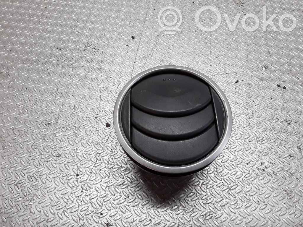 Moldura protectora de la rejilla de ventilación lateral del panel