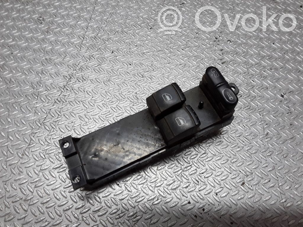 Interruptor del elevalunas eléctrico   1J3959857