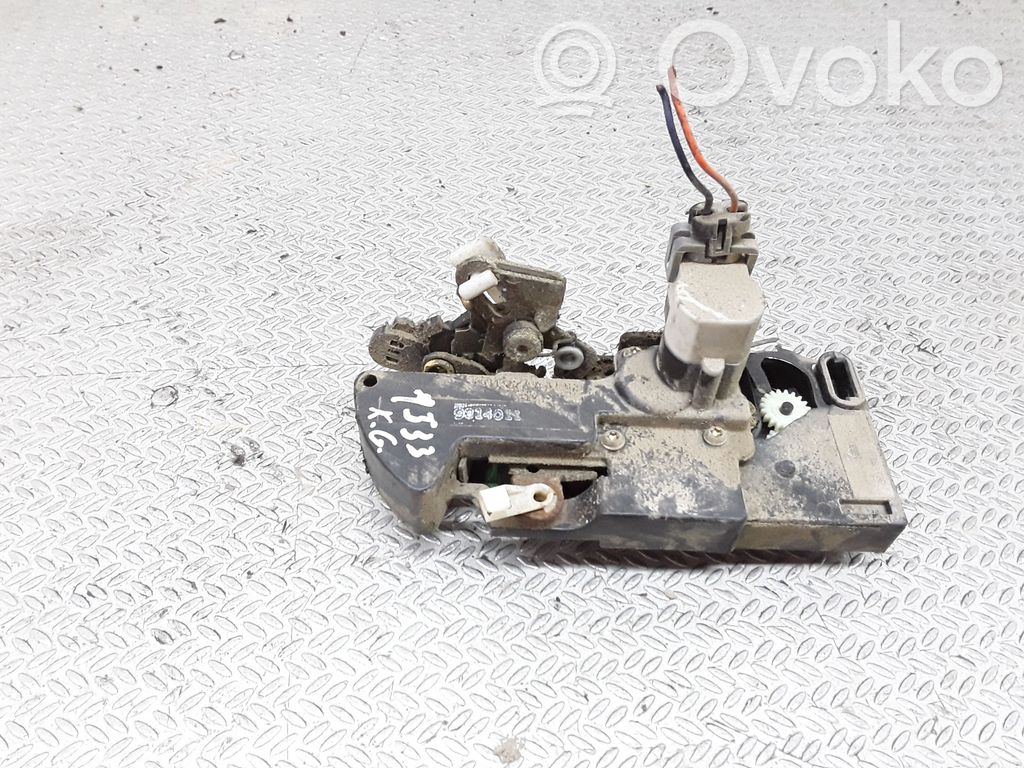 Rear door lock   16637561