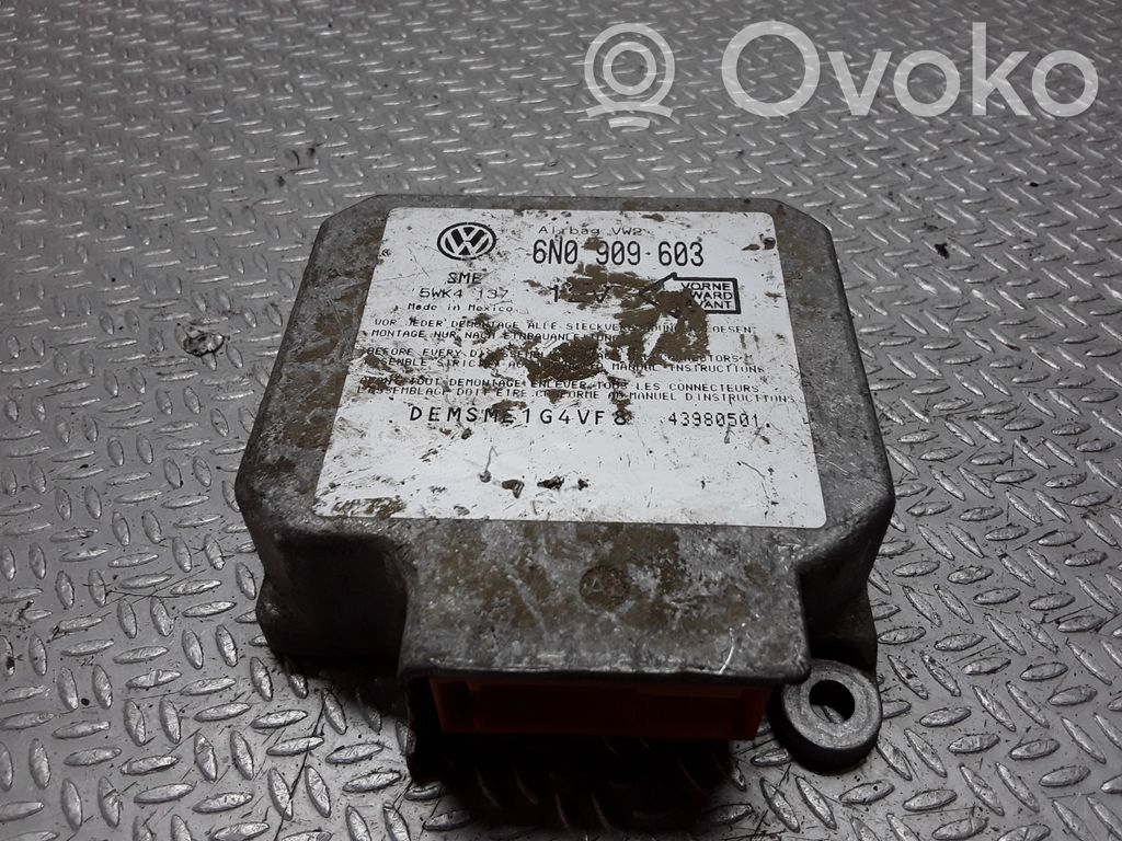 Volkswagen Golf III Sterownik / Moduł Airbag 