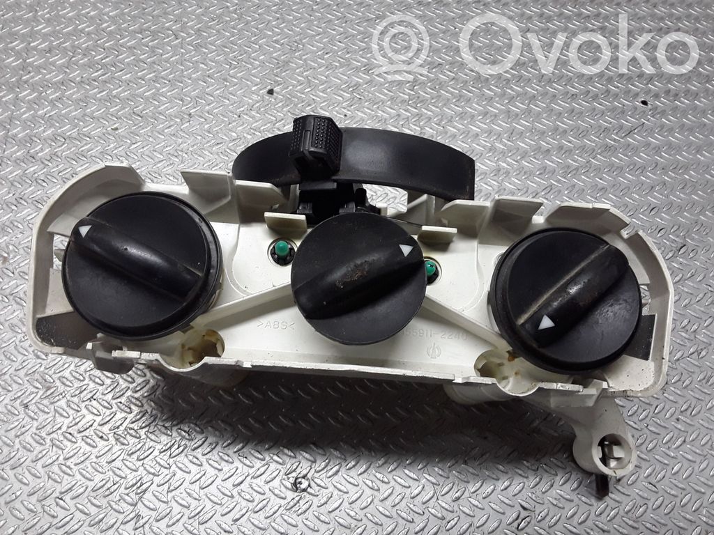 Toyota Corolla Verso E121 Climate control unit 