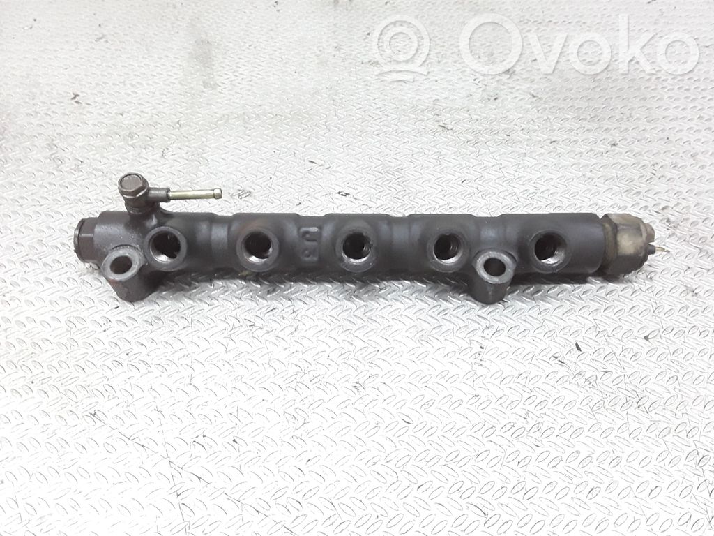 Toyota Corolla Verso E121 Polttoainepääputki 