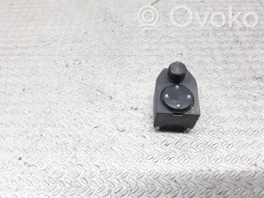 Wing mirror switch   4D0959565B