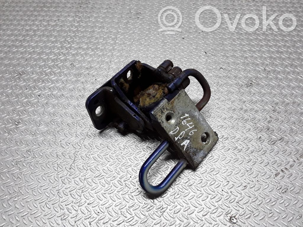 Charnière inférieure de porte avant