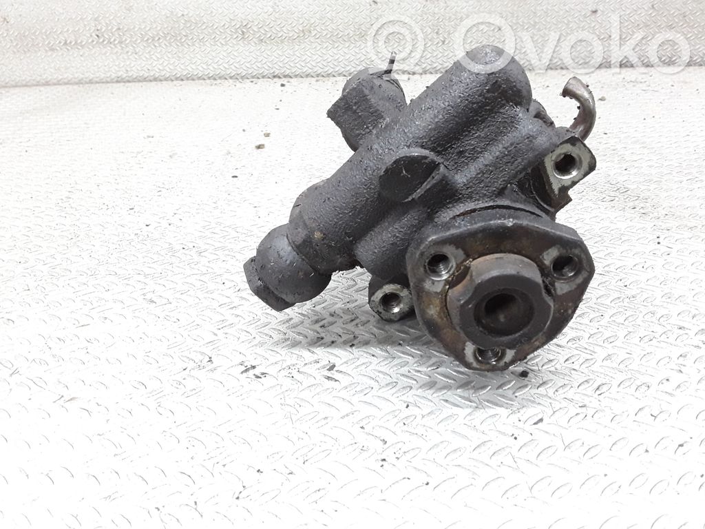 Ohjaustehostimen pumppu   6N0422154A