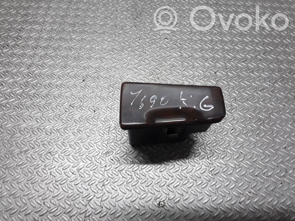 Rear door ashtray   4D0857405B