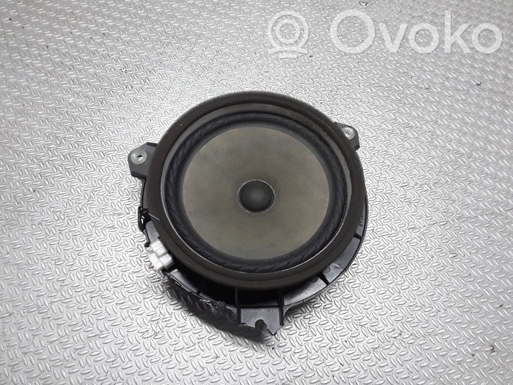 Toyota Yaris Etuoven kaiutin 