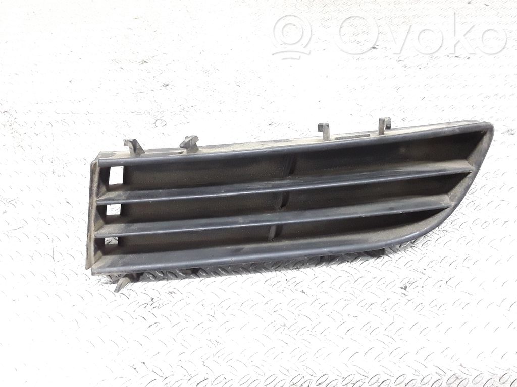 Saab 9-5 Etupuskurin alempi jäähdytinsäleikkö 