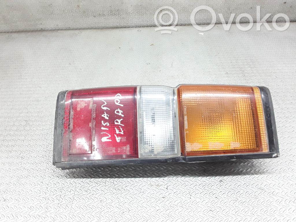 Lampă spate în caroserie   330820L