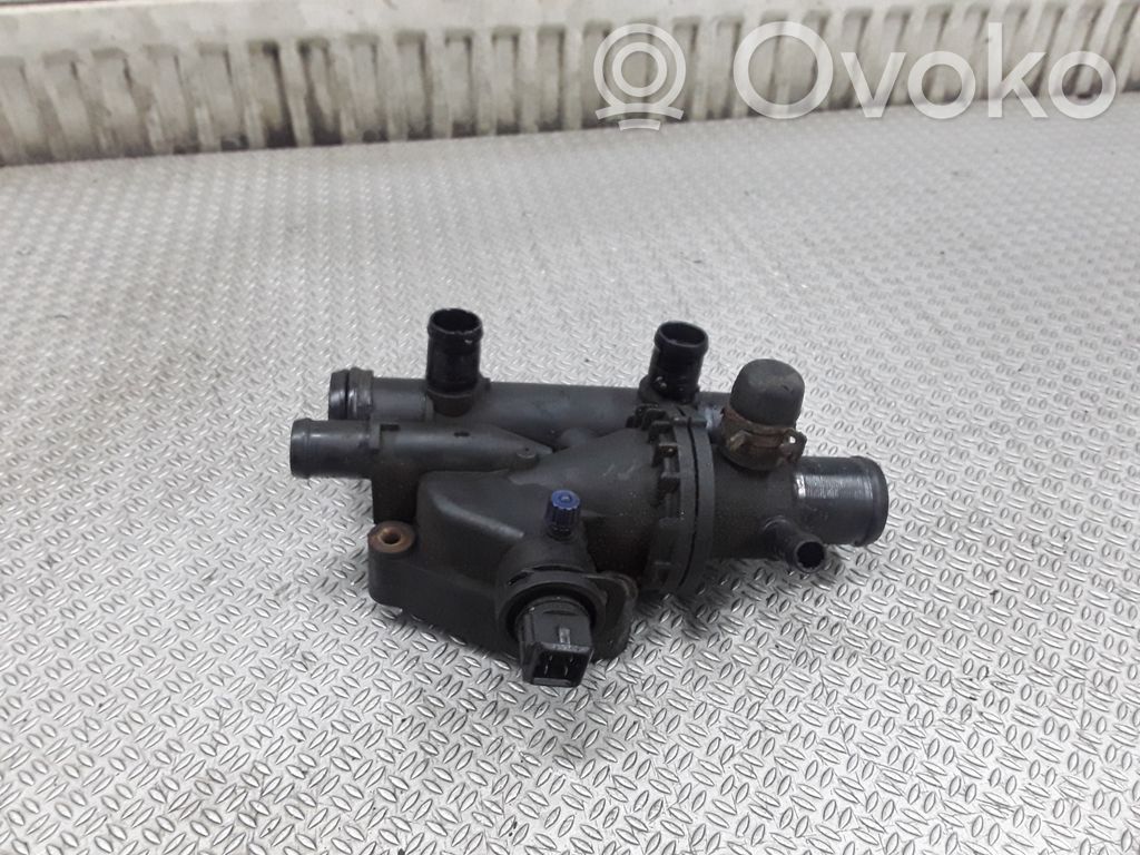Opel Movano A Carcasa del termostato 