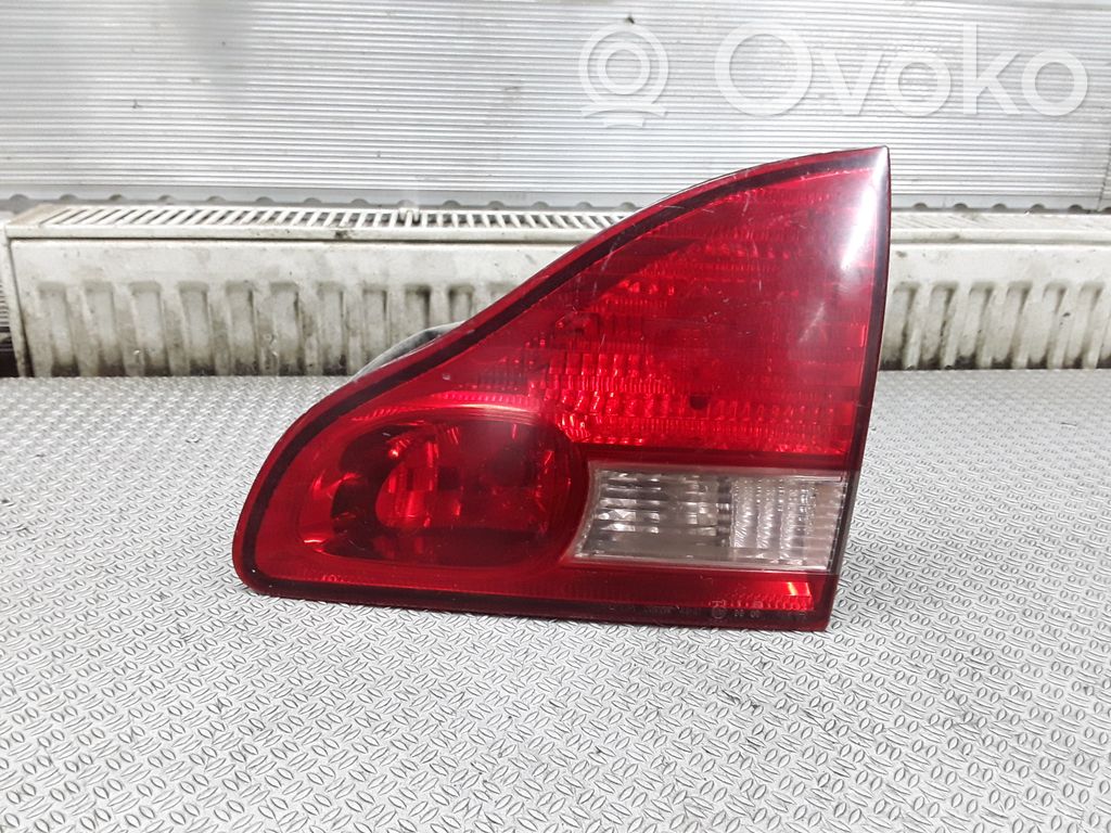 Toyota Avensis Verso Luci posteriori del portellone del bagagliaio 