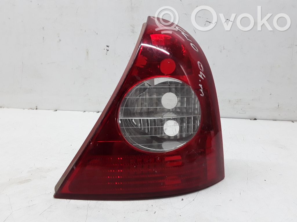 Renault Clio II Aizmugurējais lukturis virsbūvē 