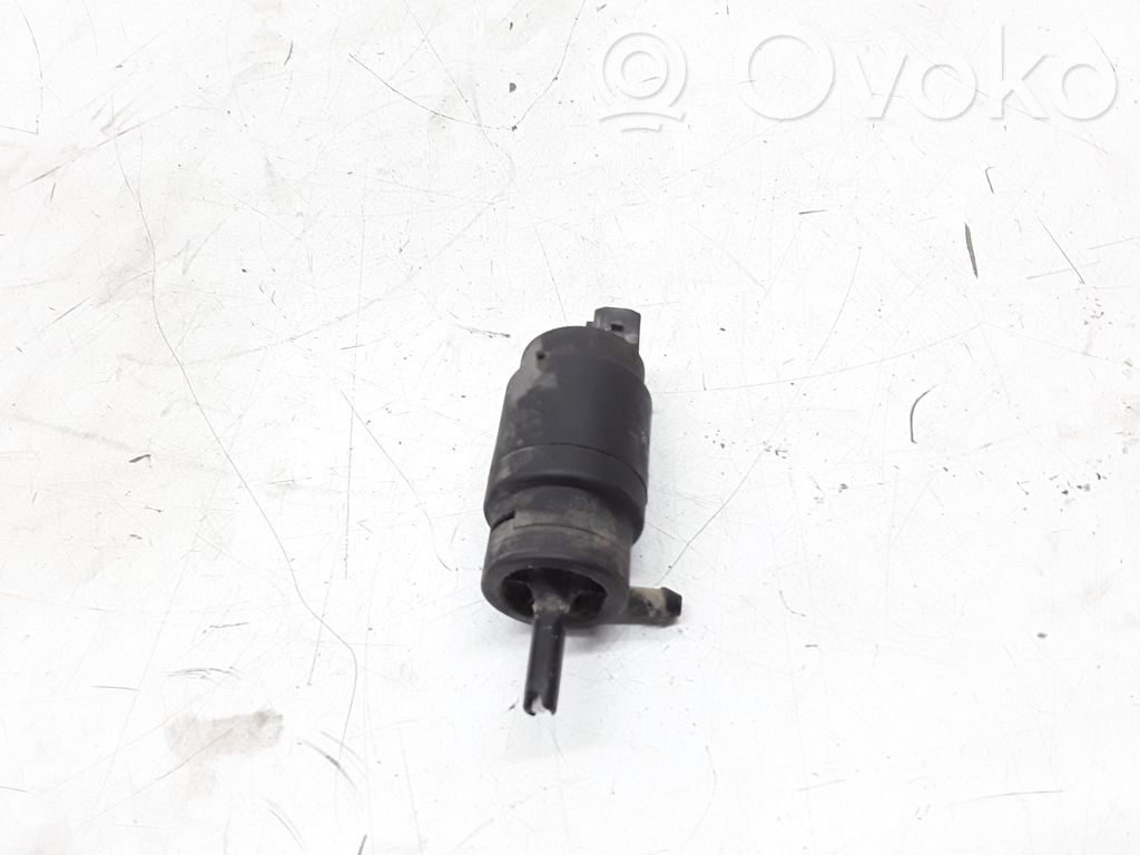 Opel Vectra C Windscreen/windshield washer pump 