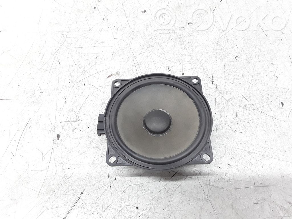 Volkswagen Jetta V Front door speaker 