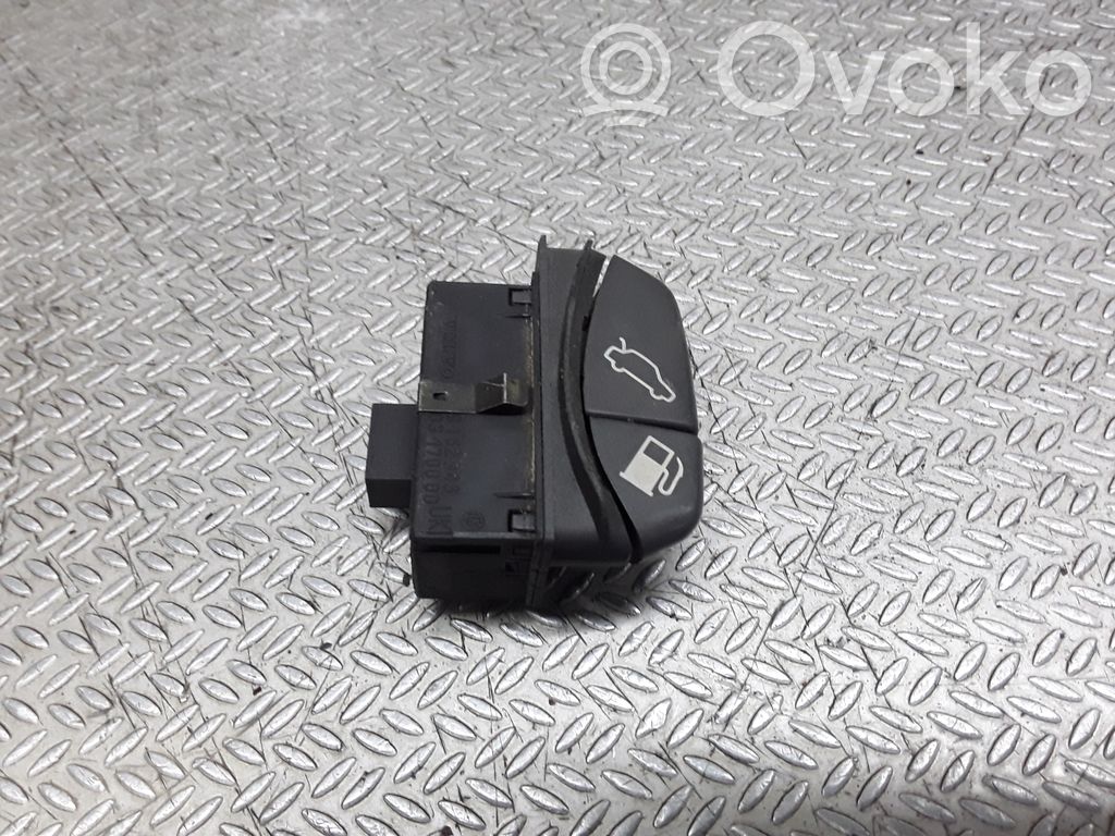 Volvo S70  V70  V70 XC Tailgate opening switch 