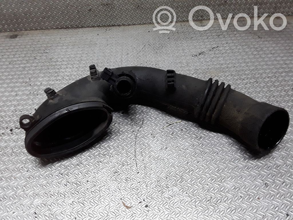 Air intake duct part   7790553